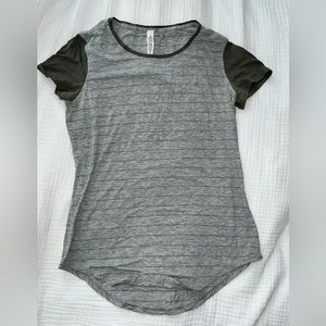Lululemon Gray Stripe Love Crew Neck Tee T Shirt Top Womens size 4
